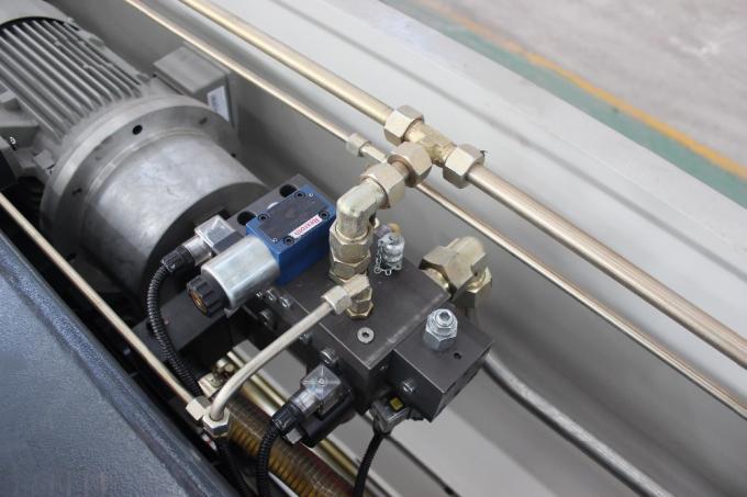 Máy cắt tấm điện áp tùy chỉnh, 0.3mm 3200 X 200 tấn CNC báo chí phanh